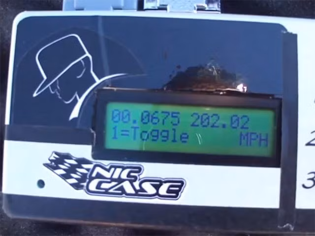 Tốc độ tối đa mà "Bullet" Nic Case có thể đạt được lên đến 321km/h. Không quá ngạc nhiên khi nó có thể sẽ được ghi danh vào sách kỷ lục Guinness cho chiếc xe R/C nhanh nhất thế giới.