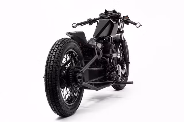 Với hai nguồn ý tưởng khá trái ngược là tàng hình và nổi bật, Aditya Green cùng xưởng chế tạo Mean Green Custom đã thống nhất là hòa hợp thành một tổng thể hoàn chỉnh và độc đáo. Phiên bản Royal Enfield 350 chắc chắn sẽ nổi bật tại bất kì nới đâu nó đi qua và lay động trái tim của các dân chơi thứ thiệt.