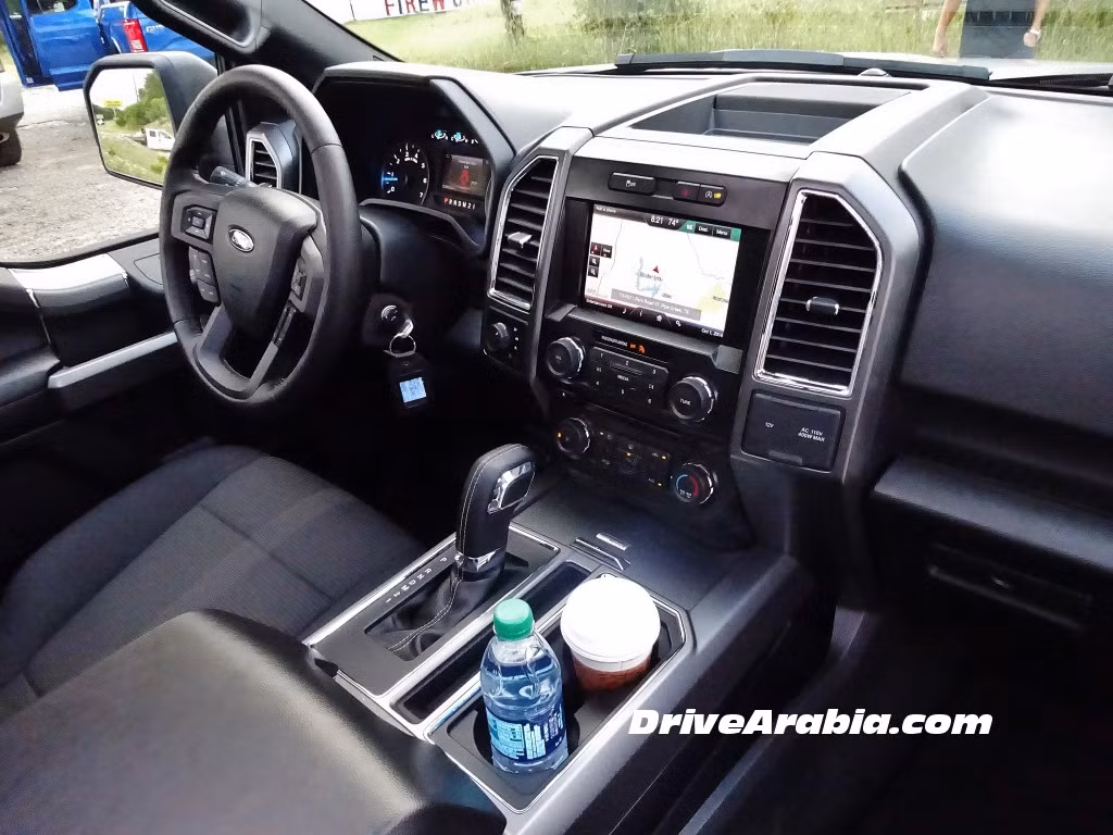 Ford F-150 mới vẫn giữ nguyên những chi tiết về nội thất cho riêng mình. Những công nghệ như SYNC, MyFord Touch và màn hình 8 inch đa tính năng tiêu chuẩn được trang bị cho xe.