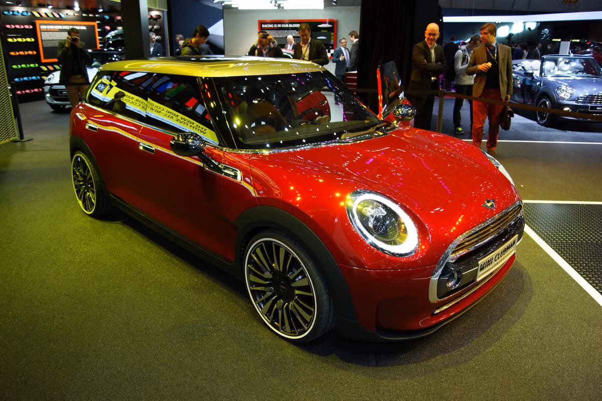 Xe có kích cỡ lớn hơn so với phiên bản cũ. Đặc biệt, thiết kế cửa xe là một sự đột phá hoàn toàn, thỏa mãn yêu cầu của mọi đối tượng khách hàng.