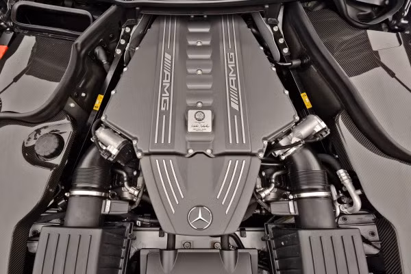 Động cơ V8 6.2 mang đến công suất ấn tượng 635 mã lực, mô-men xoắn cực đại 635 Nm.