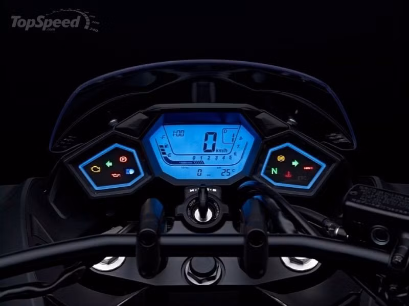 Đồng hồ hiển thị sắc nét với ánh sáng công nghệ LED.