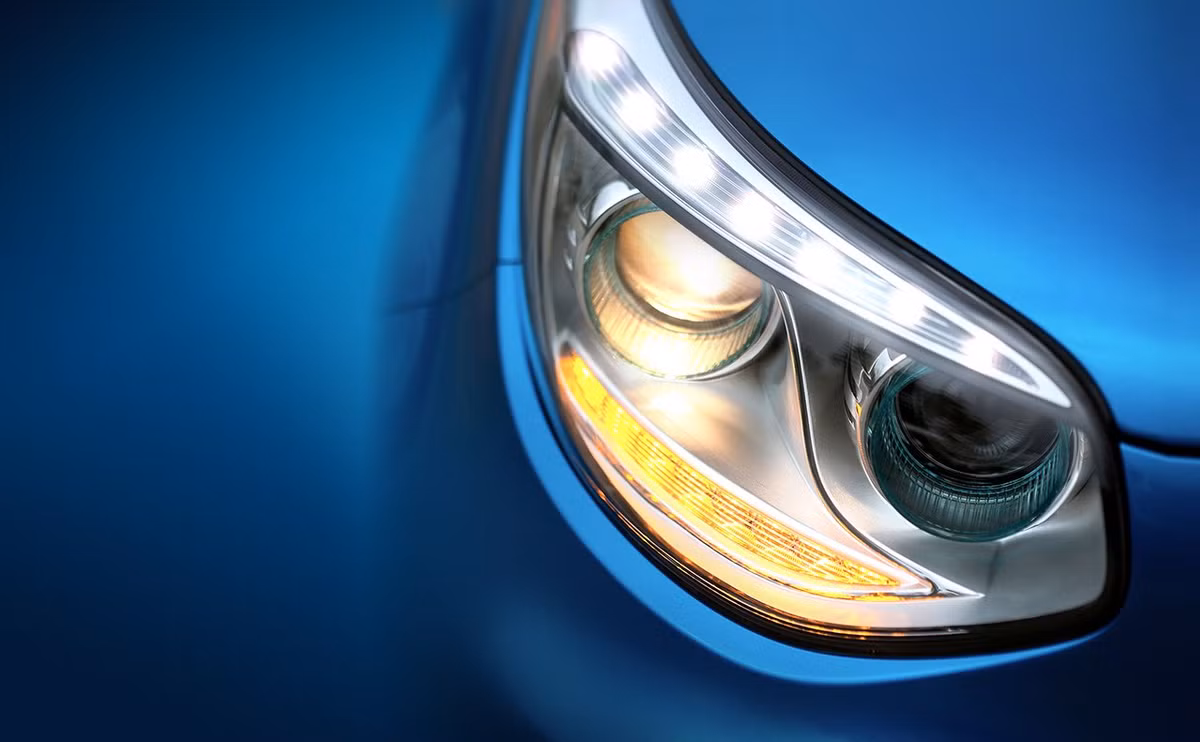 Cận cảnh chùm đèn pha công nghệ LED của Kia Soul EV 2015.
