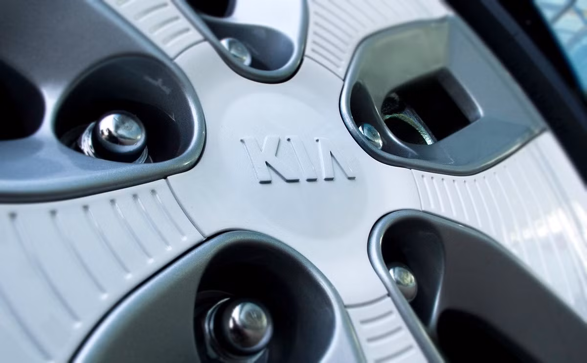 Hệ thống bánh xe 16 inch, chất liệu hợp kim giúp tăng độ êm ái khi xe vận hành trên đường.