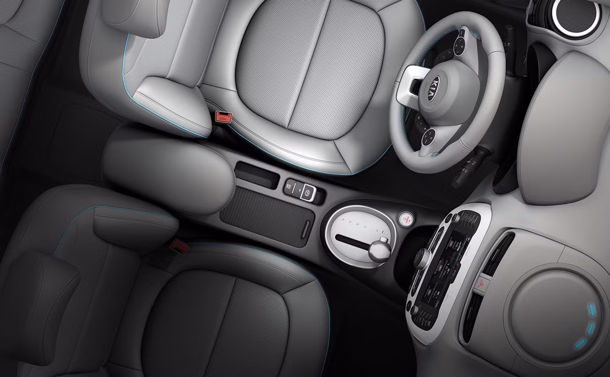 Mẫu xe điện này được trang bị motor điện có công suất 81,4 kW (109 mã lực), mô-men xoắn 284 Nm thông qua hệ thống truyền động bánh trước. Xe có thể tăng tốc từ 0 lên 96 km/h trong chưa đầy 12 giây và đạt vận tốc tối đa xấp xỉ 145 km/h.