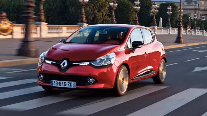 Xe được trang bị động cơ dCi 0.9L cho công suất 113 mã lực, khả năng tăng tốc từ 0-62 mã lực trong 12,2 giây.