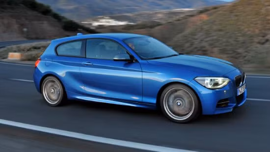 BMW M135i: Là đối thủ trực tiếp của S3 nhưng có công suất cao hơn 20 bhp (326 bhp). Chiếc xe có vành chắc chắn, động cơ 6 xi- lanh này có mức giá là 30.845 Euro (tương đương 862 triệu đồng).