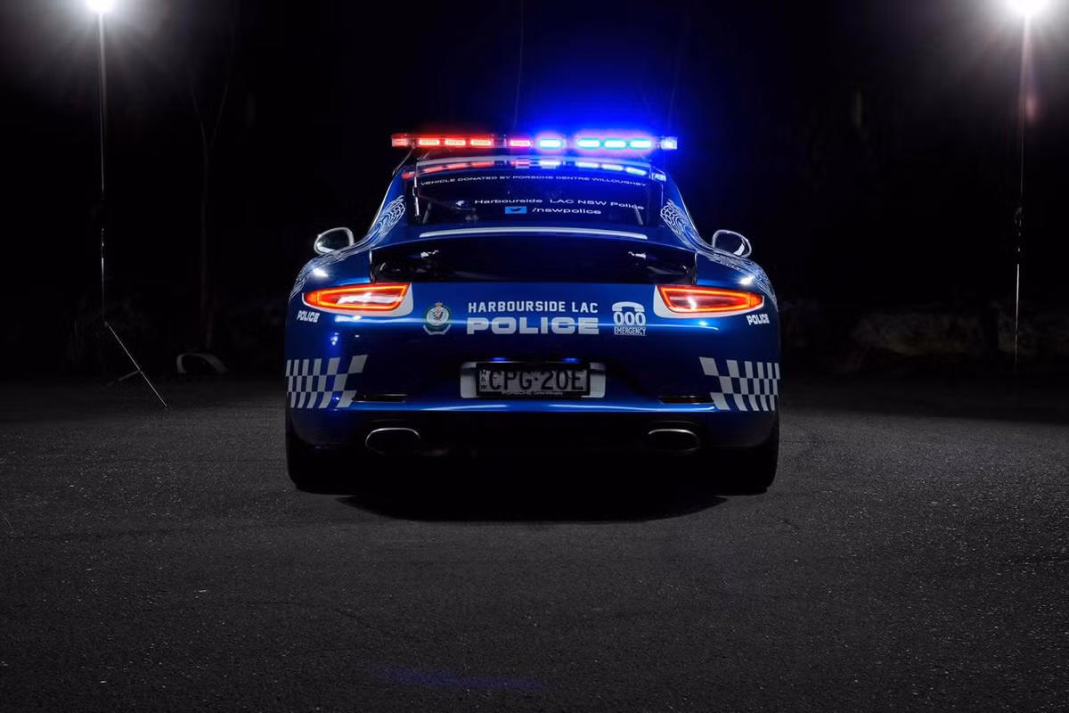 Kiểu dáng, khung xe không có gì khác biệt. Tuy nhiên, ngoại hình chiếc xe được thay đổi với các màu sắc, họa tiết đặc trưng cho ngành cảnh sát. Các bộ phận đèn báo hiệu cũng được trang bị thêm.