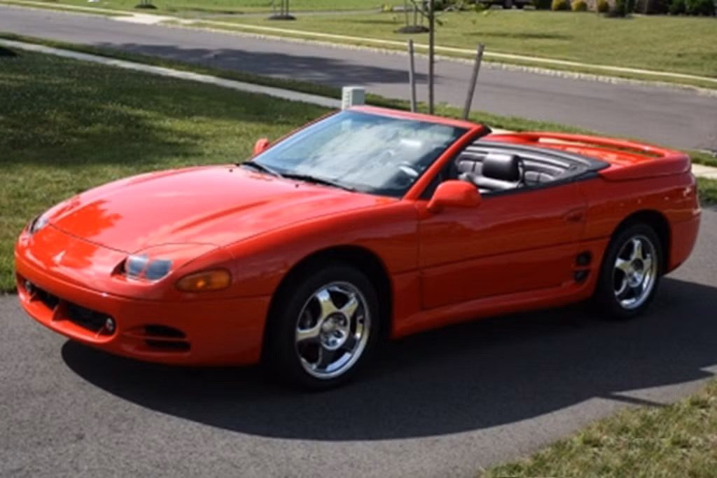 6. Mitsubishi 3000GT VR-4 đã phá tan những nghi ngờ về sức mạnh của các mẫu xe đời cũ. Xe được trang bị hàng loạt thiết bị tiêu chuẩn như ổ đĩa, hộp số 6 cấp kết hợp động cơ tăng áp kép mang lại sức mạnh 320 mã lực bên trong một thân hình cổ điển mềm mại trị giá 13.000 USD.