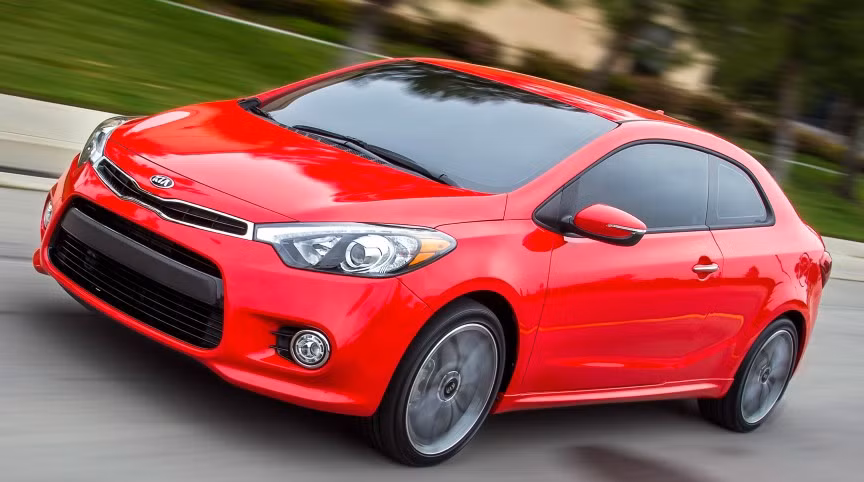 Kia Forte Koup 23.625 USD (503 triệu đồng) là đối thủ cạnh tranh đáng gờm của Hyundai Veloster và Honda Civic Si bởi sở hữu kiểu dáng bắt mắt, gắn động cơ tăng áp dung tích 2L công suất 173 mã lực. Xe có thể tăng tốc từ 0-100km/h trong vòng 6,8 giây. Đây là một sự lựa chọn tuyệt vời cho dòng xe tốc độ cao, giá cả phải chăng.