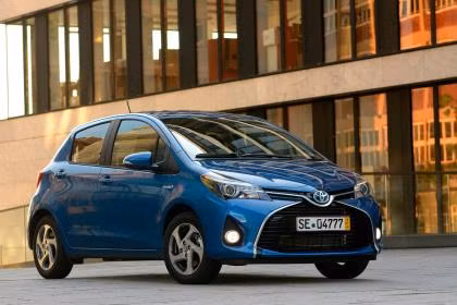 1. Toyota Yaris Hybrid đang được bán tại thị trường Anh với giá 16.295 bảng (555 triệu đồng). Ngoài ra, khách hàng sẽ không phải trả thêm bất cứ khoản nào liên quan đến thuế.