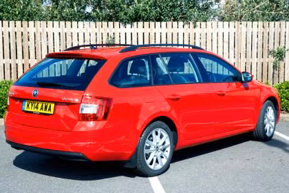 Vận hành trên hệ động cơ GreenLine TDI 1.6L, Skoda khá thân thiện với môi trường khi lượng khí thải chỉ 85g/km.