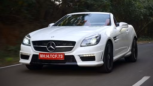 5. Mercedes SLK 55 AMG là phiên bản thu nhỏ của dòng SL nhưng lại được yêu thích hơn hẳn.