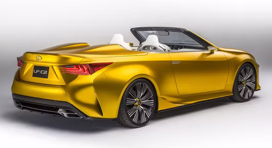 LF-C2 gây ấn tượng mạnh nhất, trực quan nhất có lẽ là do màu sơn vàng bóng bẩy, sang trọng mà quý phái kiêu sa.