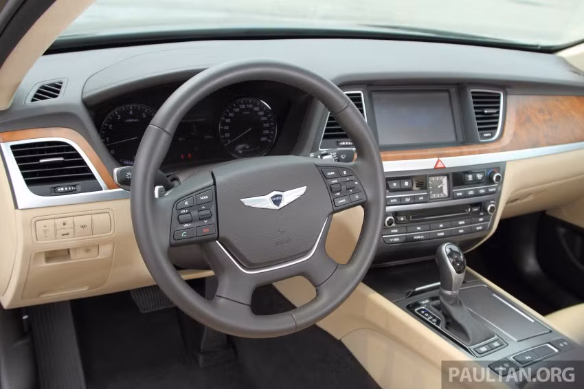 Cùng hàng loạt ứng dụng hiện đại như: hệ thống treo điện tử, điều khiển thông minh, màn hình quan sát, hệ thống dừng thông minh, hệ thống điều chỉnh áp lực bánh xe...