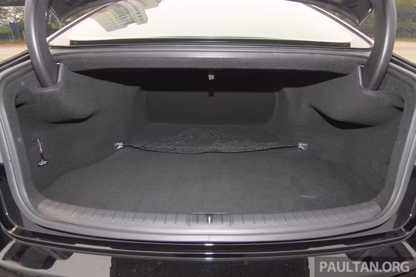 Khoang hành lý rộng rãi tách biệt với khoang hành khách.