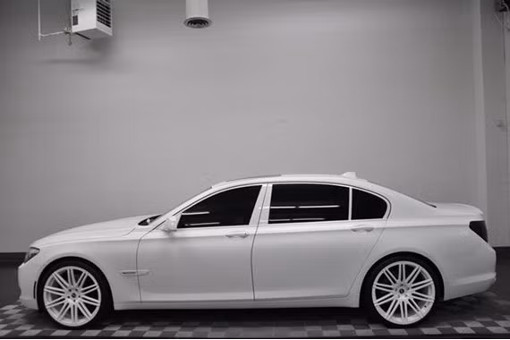 Một chiếc BMW 760 Li mới hiện có giá 3,8 tỷ đồng.
