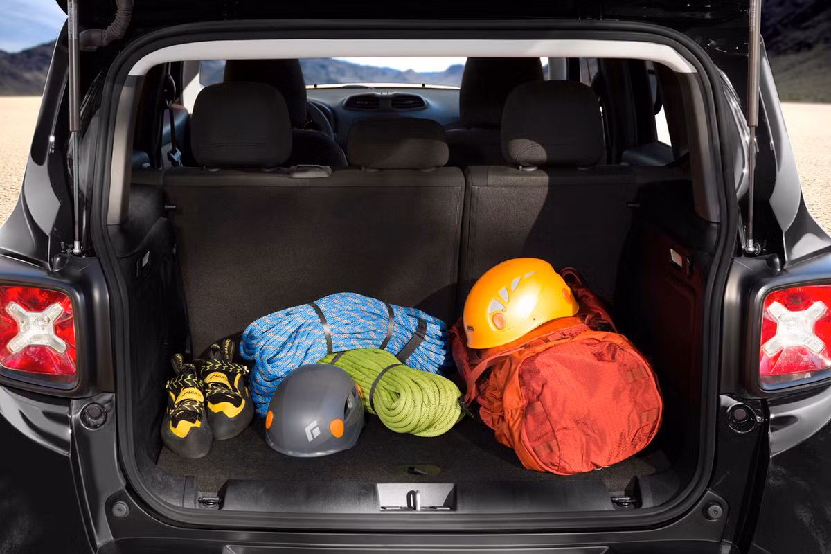 Khoang chứa đồ khá rộng, thuận tiện cho những chuyến đi khám phá.