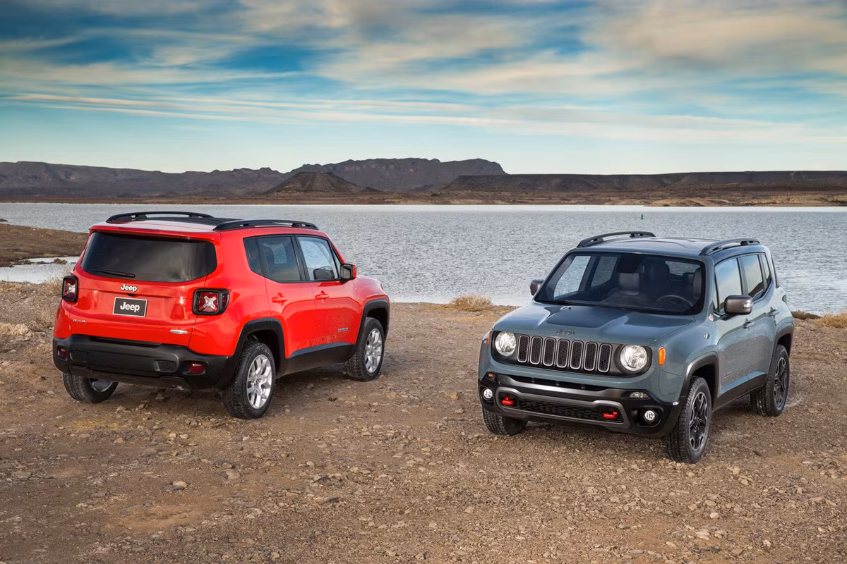 Bằng vóc dáng tinh nghịch và tính năng địa hình ưu việt, Jeep Renegade 2015 có thể trở thành một món đồ chơi thời thượng cho giới trẻ thành phố thích đi phượt.