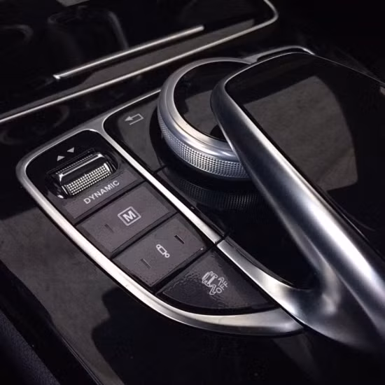 Hệ thống treo khí hiện đại để nâng đỡ thân xe.