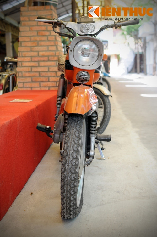 Mẫu xe Simson SR4-2 có công xuất 3.4 mã lực tại vòng tua máy 6.500 vòng/phút và mô-men xoắn cực đại 4.5Nm tại 4.500 vòng/phút. Tốc độ tối đa của xe đạt 60km/h. Trọng lượng xe là 73.5kg và mức tiêu thụ nhiên liệu trung bình 3l/100km.