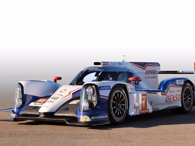 TS040 Hybrid xứng đáng là sản phẩm tinh túy nhất của Toyota nói riêng và là xế đua bền nhất thế giới nói chung.