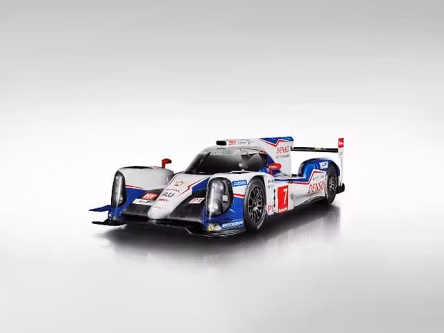 Đặc điểm thiết kế của phần đầu xe khiến người ta có cảm giác như lúc nào chú "chiến mã" này cũng trong tư thế sẵn sàng đọ sức với tốc độ nhanh nhất.