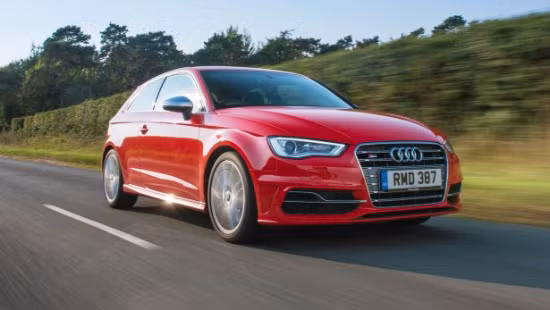 Audi S3: Dù được trang bị động cơ giống Golf R nhưng chiếc Audi này lại có giá cao hơn. Công suất xe là 296 bhp và mức giá là 30.645 Euro (tương đương 856 triệu đồng).
