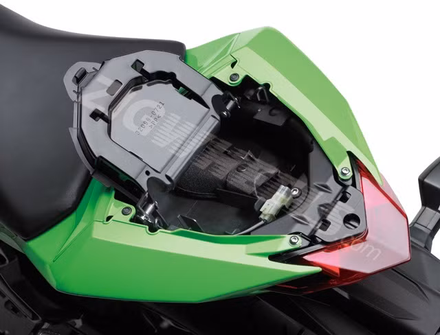 Phần bánh xe, phanh, các bộ phận cấu thành của Z300 cũng được cho là tương đồng với Ninja 300.