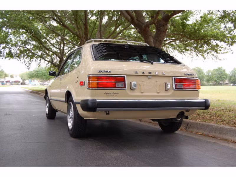 Sau khi đã chinh chiến quãng đường gần 34.000 dặm, Accord 1979 đang được chủ nhân rao bán trên eBay với giá 12.000 USD (255 triệu đồng).