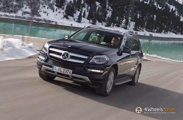 Với mức giá 5,5 tỷ đồng (thấp hơn so với Mercedes GL 500), ngoài việc sở hữu động cơ công suất nhỏ hơn, hệ thống âm thanh Bang &amp; Olufsen BeoSound AMG và tay lái chất liệu gỗ được sẽ là những điều chỉnh kèm theo với mẫu xe này.