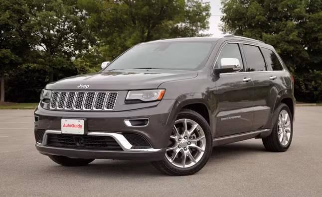 Jeep Grand Cherokee EcoDiesel: là dòng xe gia đình được trang bị Ram 1500 EcoDiesel. Động cơ diesel giúp xe tối ưu hóa việc tiết kiệm nhiên liệu nhờ hộp số tự động 8 cấp.