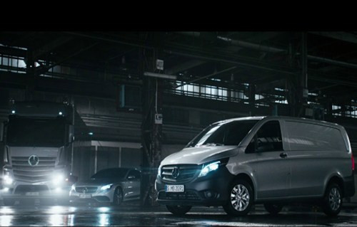 Cuối cùng, mẫu Dirty Driving cách điệu của Mercedes-Benz cũng khiến không ít người phải xuýt xoa.