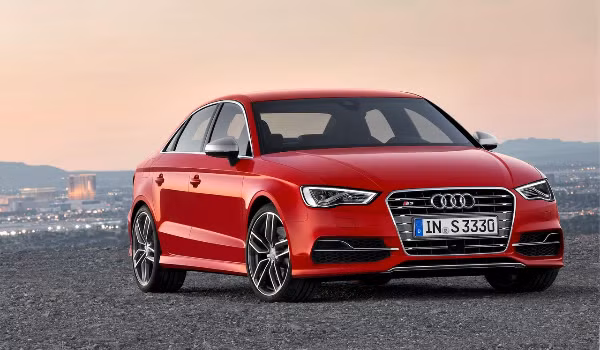Audi A3 2015 có giá niêm yết 29,900 USD - 38,600 USD (tương đương 633 – 817 triệu đồng) và đạt tốc độ cực tiểu 368 km/h, tốc độ cực đại 528 km/h. Mẫu sedan nhỏ nhất thuộc dòng Audi này sẽ thay thế cho Audi A4.
