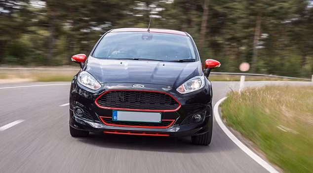 3. Ford Fiesta 1.25 Zetec. Chiếc xe này được định giá 6.000 bảng Anh (207 triệu đồng) với quãng đường đã chạy là 29.000 dặm. Ngoài vị trí thứ 3 trong bảng xếp hạng, Fiesta 1.25 Zetec còn được mệnh danh là dòng xe cỡ nhỏ tốt nhất.