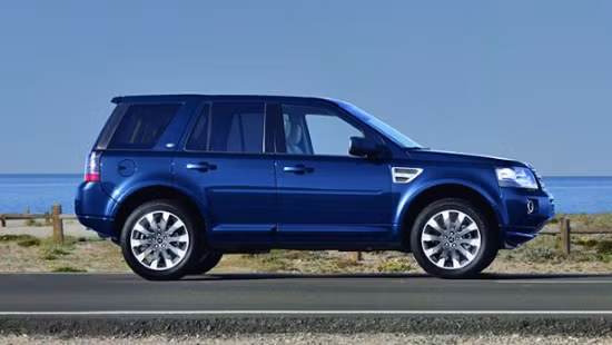 Land Rover Freelander: Xe cho phép người lái và hành khách có được cảm giác êm ái ngay cả trên những chặng đường gồ ghề nhất.