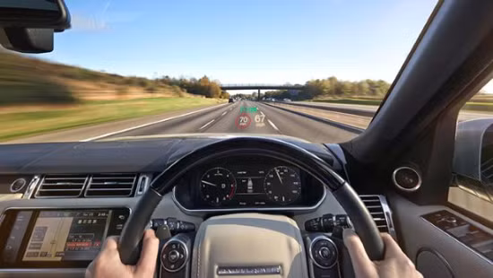 Không chỉ có phần nội thất đặc biệt, mẫu xe này còn được trang bị động cơ diesel 4.4 lít tiết kiệm nhiên liệu tối ưu, thay thế cho động cơ xăng 503bhp tăng áp V8 trước đó.