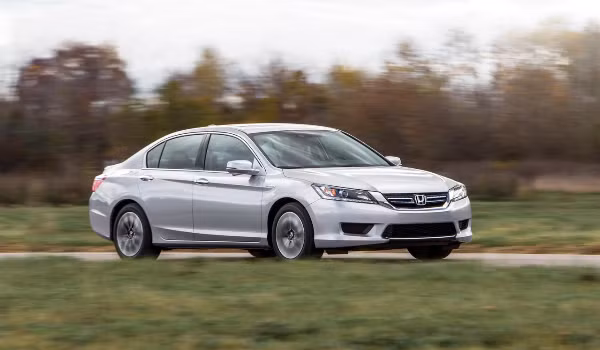 Honda Accord Hybrid (5,5%): Đây là mẫu sedan cỡ vừa được trang bị động cơ tiết kiệm nhiên liệu kiểu Prius.