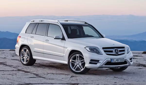 Mercedes-Benz GLK250 Bluetec (5%): Không sở hữu không gian nội thất rộng rãi nhất cũng không có mức giá rẻ nhất nhưng Mercedes GLK 2014 lại là một mẫu crossover SUV làm hài lòng nhiều khách hàng khó tính.