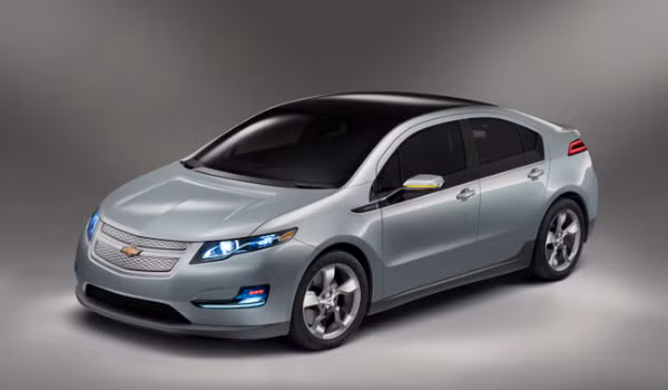 Chevrolet Volt (10,5%): Xe đang giữ ngôi "quán quân" trong cuộc đua doanh số so với các dòng hybrid khác. Động cơ công suất cao của xe khiến khó có dòng xe điện nào có thể "bén gót". Một trong những thông tin đáng mừng khác nữa là dòng xe này đang có xu hướng giảm giá.