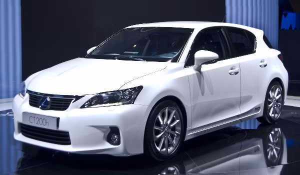 Lexus CT 200h (5,5%): Lexus CT 200h 2014 là mẫu xe hybrid cao cấp sở hữu động cơ tiết kiệm nhiên liệu cực tốt và có phong cách thể thao. Song, không thể phủ nhận rằng so với những đối thủ khác của mình thì tốc độ của xe khá khiêm tốn.