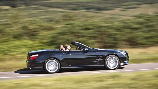 Những thông số kỹ thuật này cho phép SL400 mới có thể tăng tốc từ 0-97 km/h chỉ trong 5,1 giây.