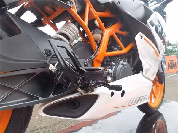 Xe được trang bị động cơ xi-lanh đơn dung tích 373cc làm mát bằng dung dịch.