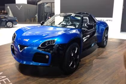 Venturi America xét về ngoại hình bên ngoài và sức mạnh 400 mã lực bên trong, chiếc xe vẫn chưa làm hài lòng giới phê bình.