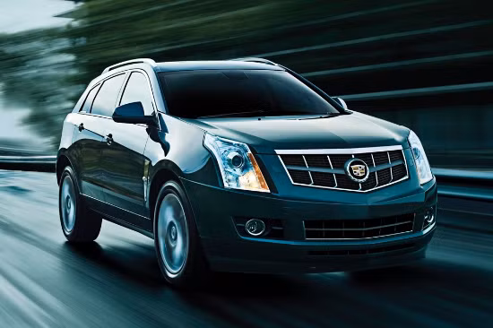 Cadillac SRX 2010-2013: Nếu các dòng Cadillac 2012 đổ về sau được ca tụng bởi động cơ 3.6 lít V6 quyền năng thì thiết kế hiện đại, nội thất cao cấp lại là những điểm cộng sáng giá của các dòng SRX 2010 và 2011. Cadillac SRX 2010-2013 được trang bị bánh xe hợp kim18 inch, hệ thống điều hòa tự động, đèn pha tự động...