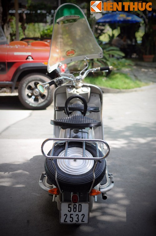 Để sở hữu chiếc xe này, chủ nhân của nó đã tốn rất nhiều thời gian và công sức để sưu tầm, thuyết phục người bán. Và cái giá để sở hữu chiếc Lambretta Prime V cực độc này vẫn còn là ẩn số.