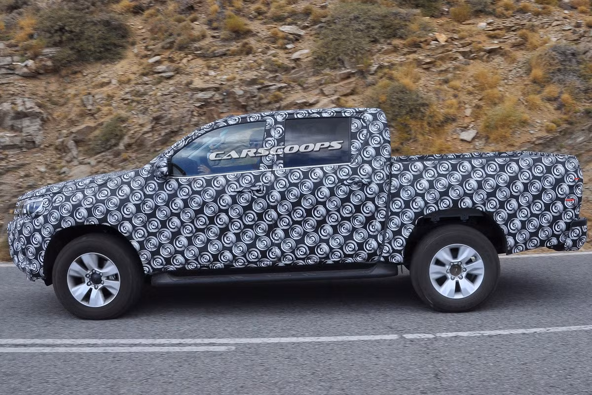 Theo dự đoán, Hilux 2015 sẽ sử dụng động cơ Diesel 2.5 và 3.0 lít, 4 xi-lanh với hệ thống tăng áp. Hộp số sẽ là loại số sàn 5 cấp và tự động.