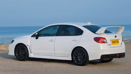 Subaru WRX STI: Xe có thiết kế cổ điển, công suất 296 bhp, hộp số cao cấp, đuôi xe đơn giản và chỉ có giá 28.995 Euro (tương đương 810 triệu đồng).