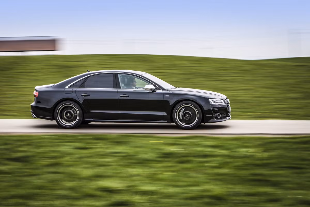 Nhóm kỹ sư ABT SportsLine thuộc tập đoàn Volkswagen vừa hé lộ những cải tiến trên Audi S8 thế hệ 3.