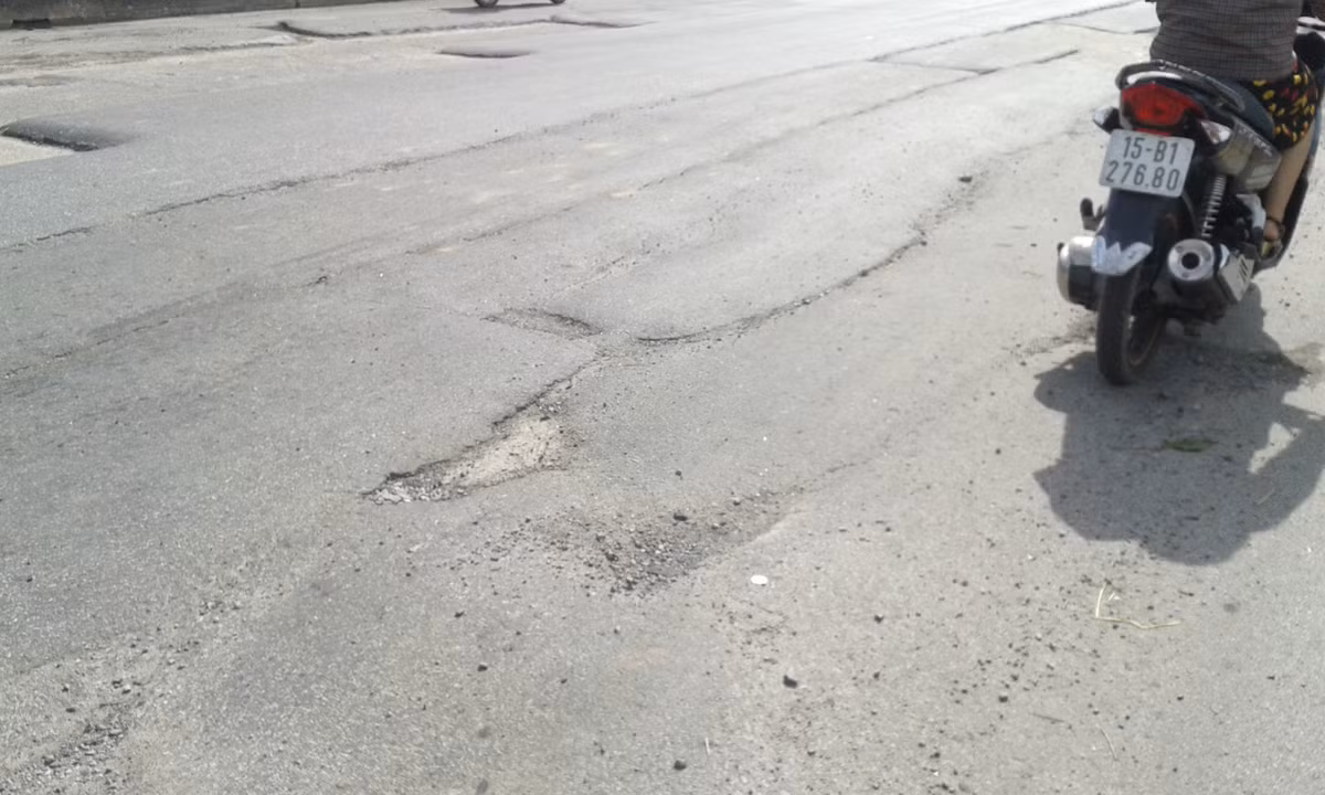 Đã có nhiều vụ tai nạn thương tâm xảy ra trên cây cầu "tử thần" này mà nguyên nhân do ngã xe khi sa ổ gà và bị phương tiện khác chèn qua.